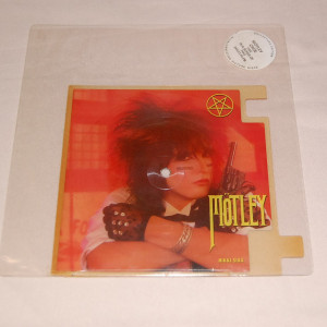 Mötley Crüe  Smokin' In The Boys Room